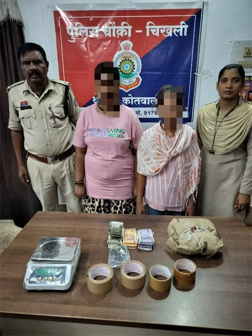 रामनगर में गांजा बेच रही दो महिलाएं गिरफ्तार, 562 ग्राम मादक पदार्थ समेत नकदी जप्त