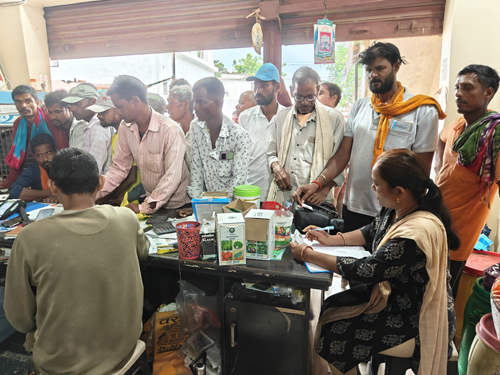 कृषि विभाग के अधिकारियों द्वारा निजी उर्वरक विक्रय केन्द्रों में…