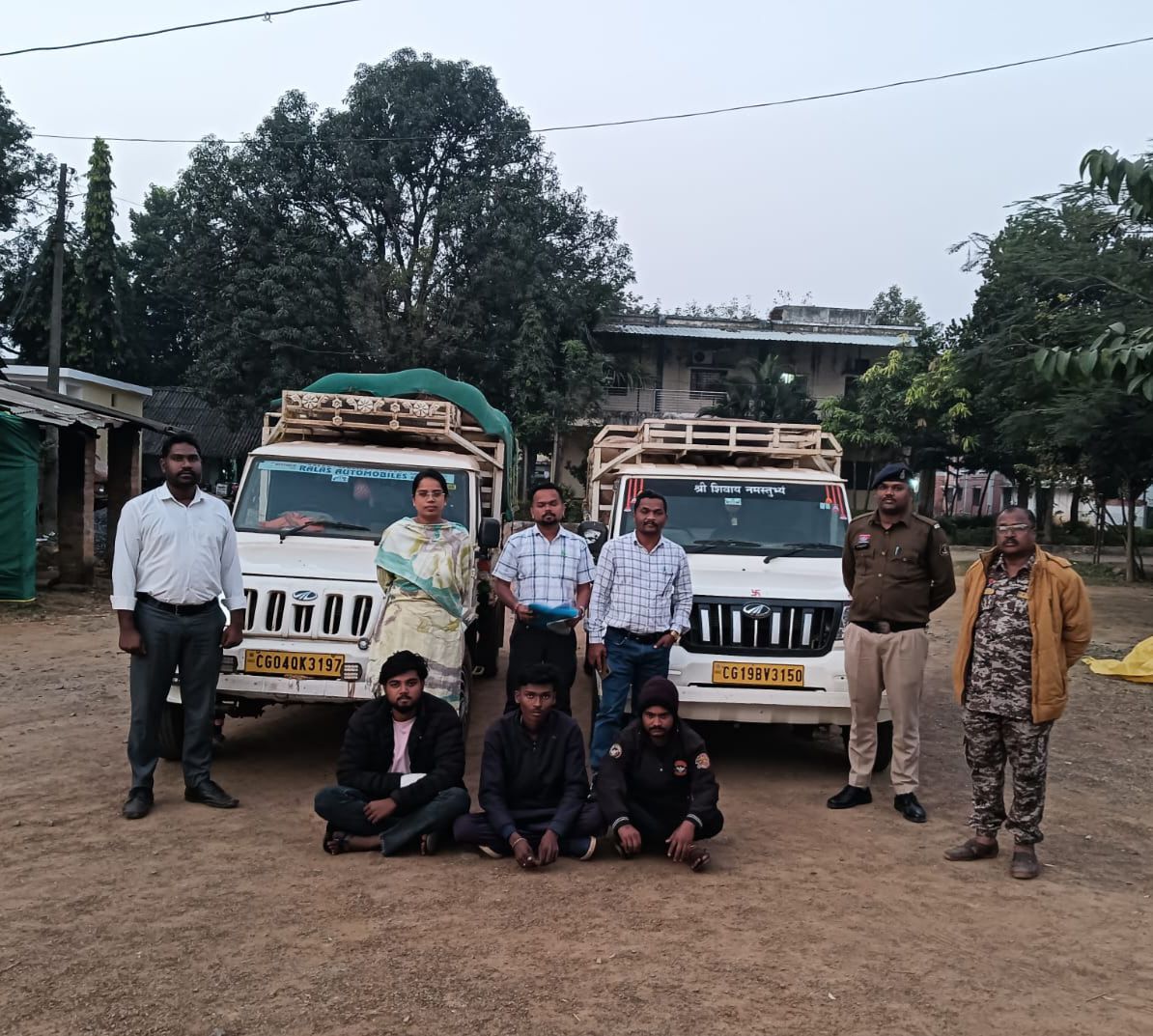 ग्राम जबरटोला में 58 क्विंटल संदिग्ध धान जप्त, वाहन और धान पुलिस के सुपुर्द