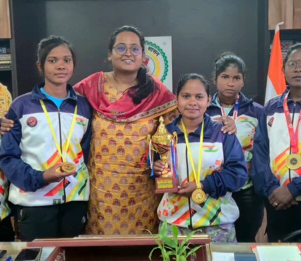 कलेक्टर ने राज्य स्तरीय खेलो छत्तीसगढ़ यूथ कराटे 2025 के प्रतिभागियों का किया सम्मान