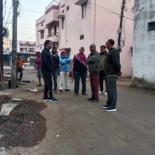 बसंतपुर में निगम आयुक्त ने लिया सफाई और पानी की व्यवस्था का जायजा