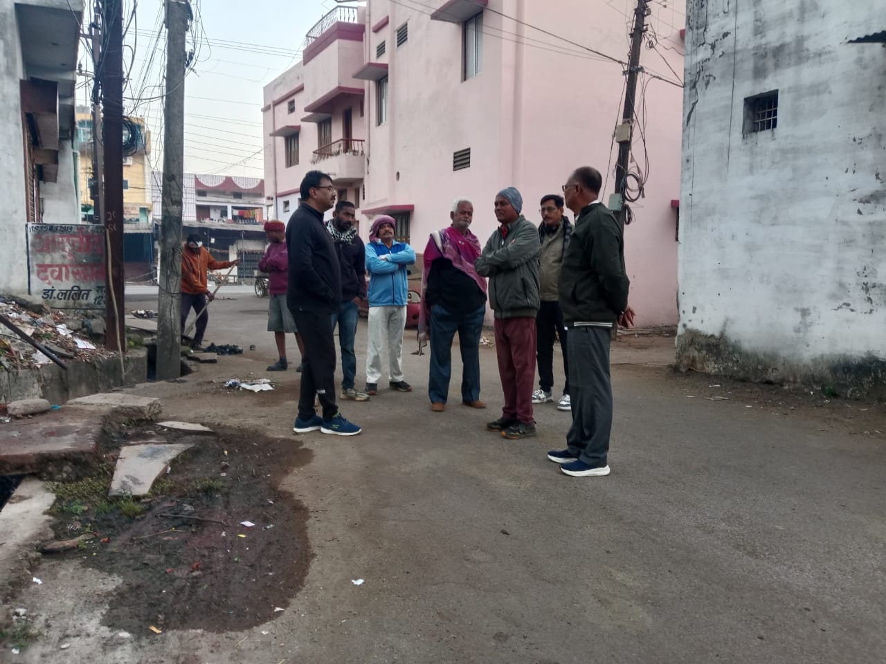 बसंतपुर में निगम आयुक्त ने लिया सफाई और पानी की व्यवस्था का जायजा