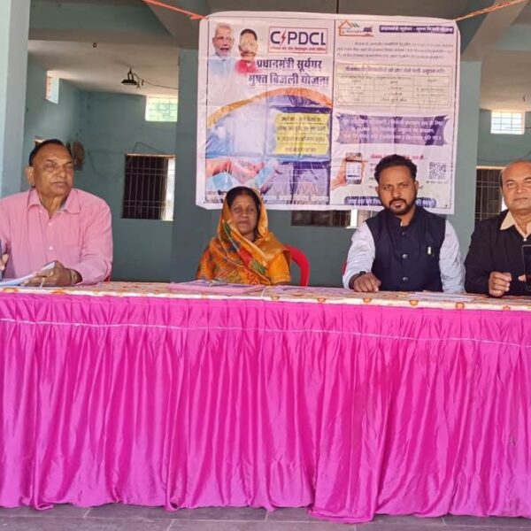 राजनांदगांव में आयोजित शिविर में उज्ज्वला और सूर्यघर योजना की लोगों को मिली जानकारी