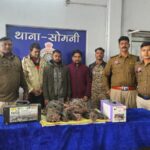 सोमनी पुलिस ने खेत से चोरी के तीन आरोपियों को किया गिरफ्तार, केबल तार और पंप जब्त
