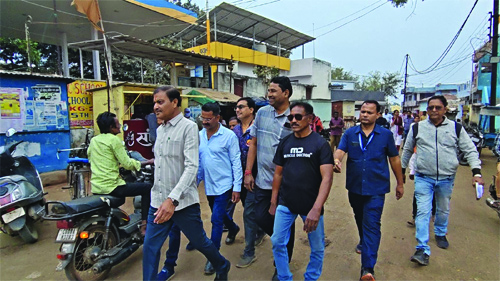 चिखली में महापौर मधुसूदन यादव ने किया सर्व समाज मांगलिक भवन और रमन बाजार का निरीक्षण, संधारण कार्यों पर की चर्चा