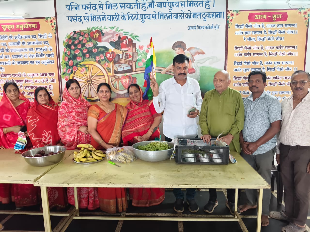 आचार्य विद्यासागर महाराज के द्वितीय समाधि स्मृति दिवस पर जैन मंदिर में आचार्य छत्तीसी विधान, वृद्धाश्रम में फल वितरण