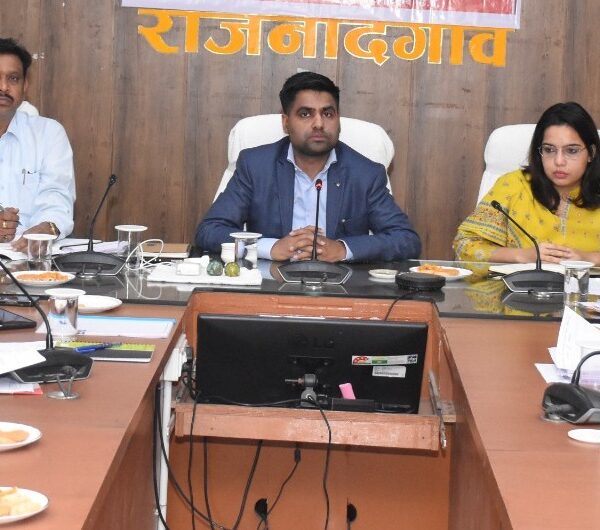 कलेक्टर ने जिले में स्वास्थ्य सुविधाओं को मजबूत करने के निर्देश दिए, चावल उत्सव और धान उठाव कार्य पर भी चर्चा