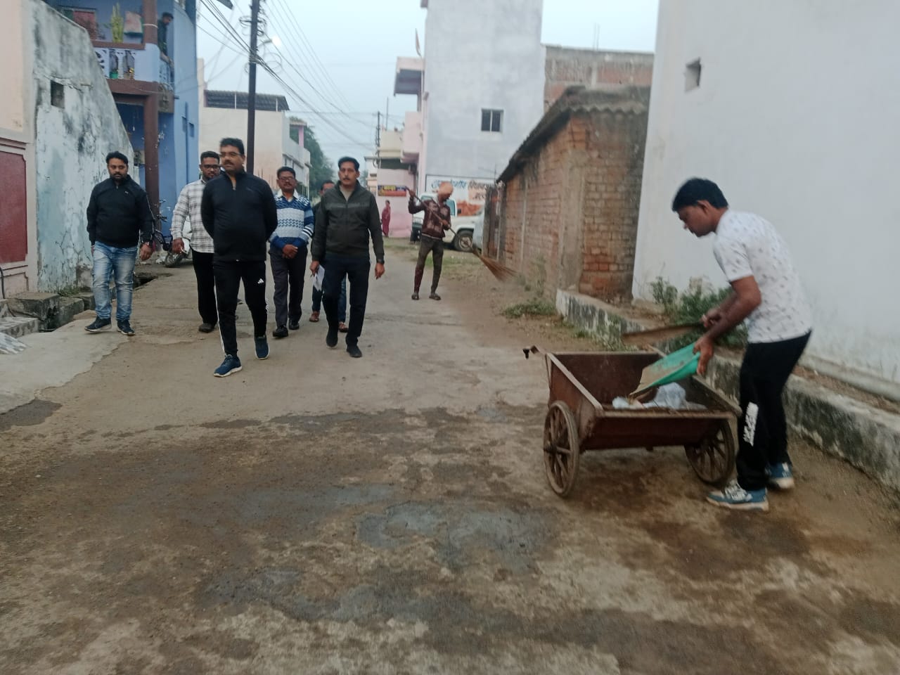 आयुक्त विश्वकर्मा ने चिखली, शांतिनगर और शंकरपुर में किया स्वच्छता निरीक्षण, नन्हे खिलाड़ियों का बढ़ाया उत्साह
