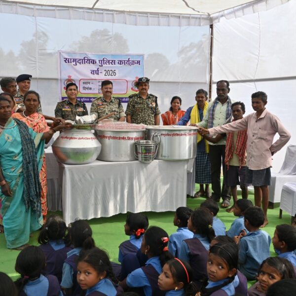 पुलिस महानिरीक्षक बालाजी राव का मोहला-मानपुर क्षेत्र में सामुदायिक पुलिसिंग अभियान