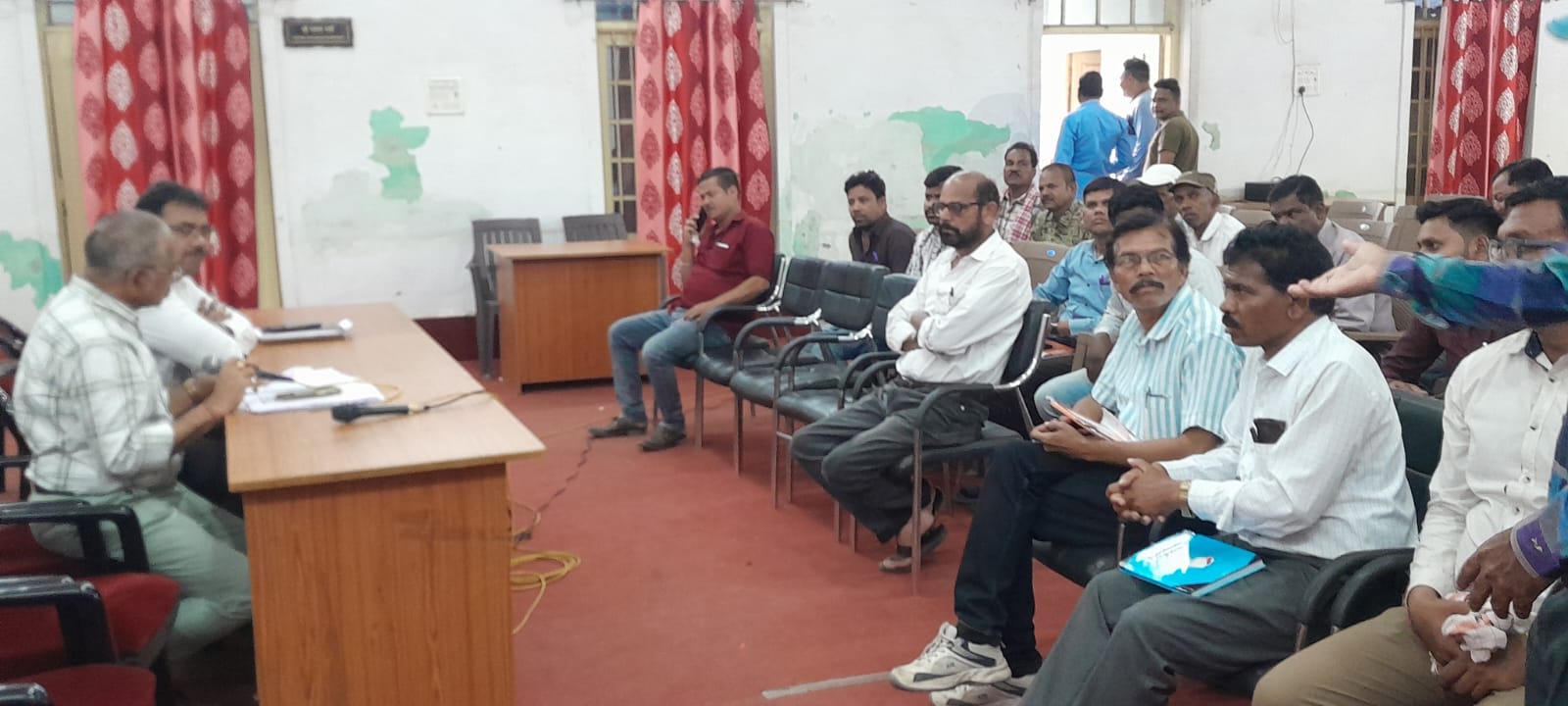 आयुक्त ने राजस्व वसूली की समीक्षा, बड़े बकायादारों के नल विच्छेदन और नाम प्रकाशन के दिये सख्त निर्देश