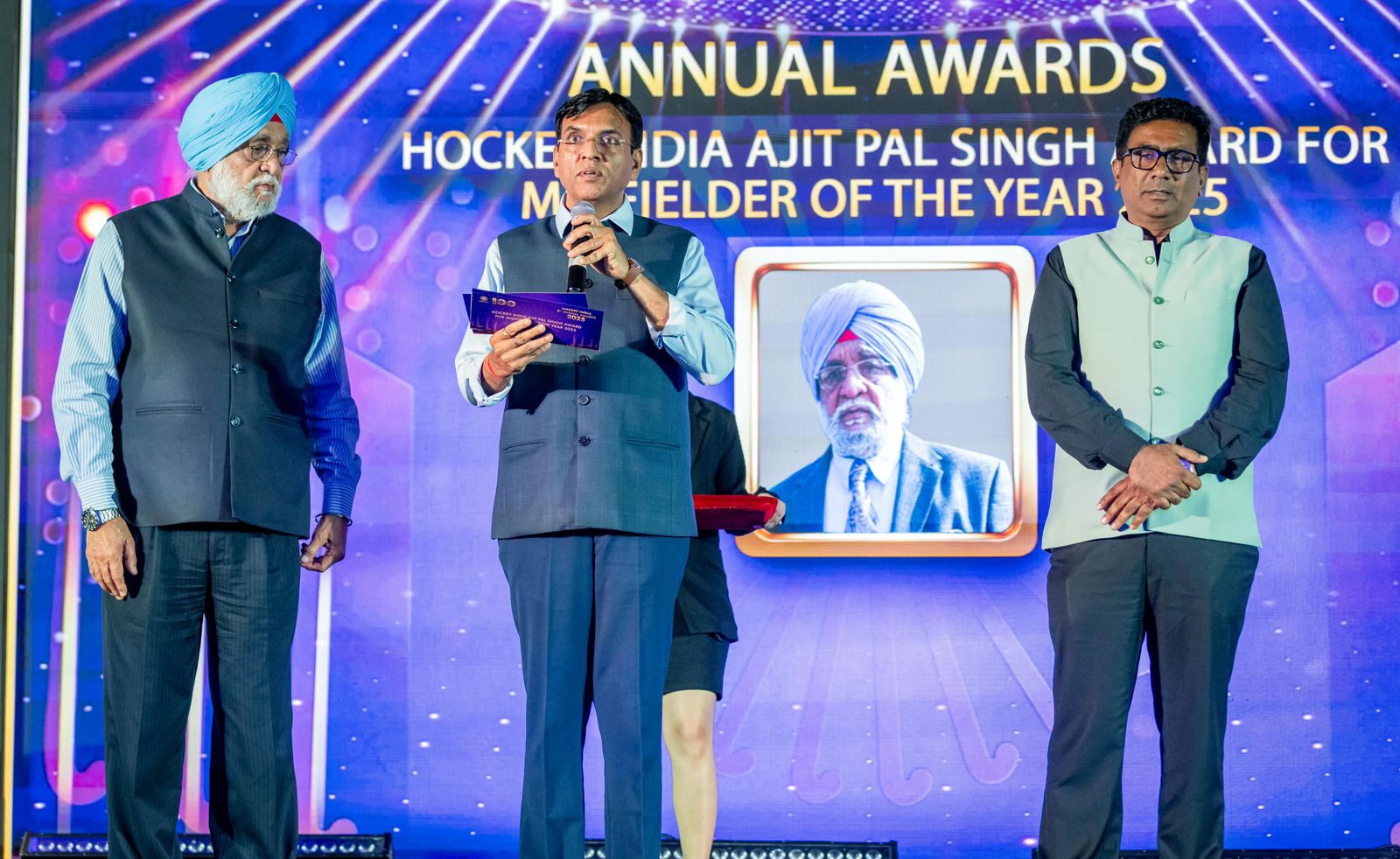 फिरोज अंसारी ने खेल मंत्री संग खिलाड़ियों को किया सम्मानित