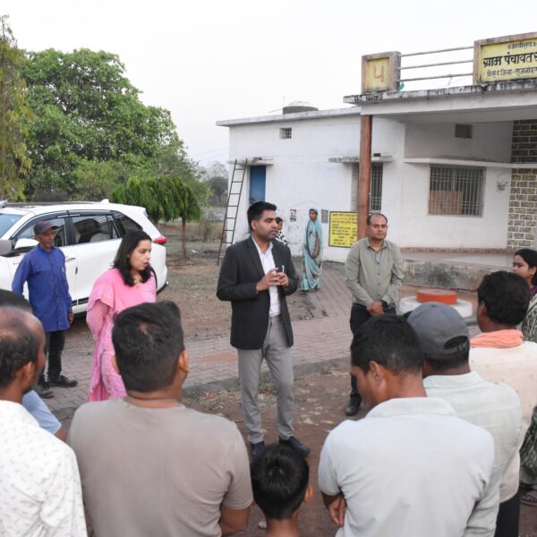 जिले में अभिनव पहल से ग्राम पंचायतों में ही हो रहा राजस्व प्रकरणों का त्वरित निपटारा