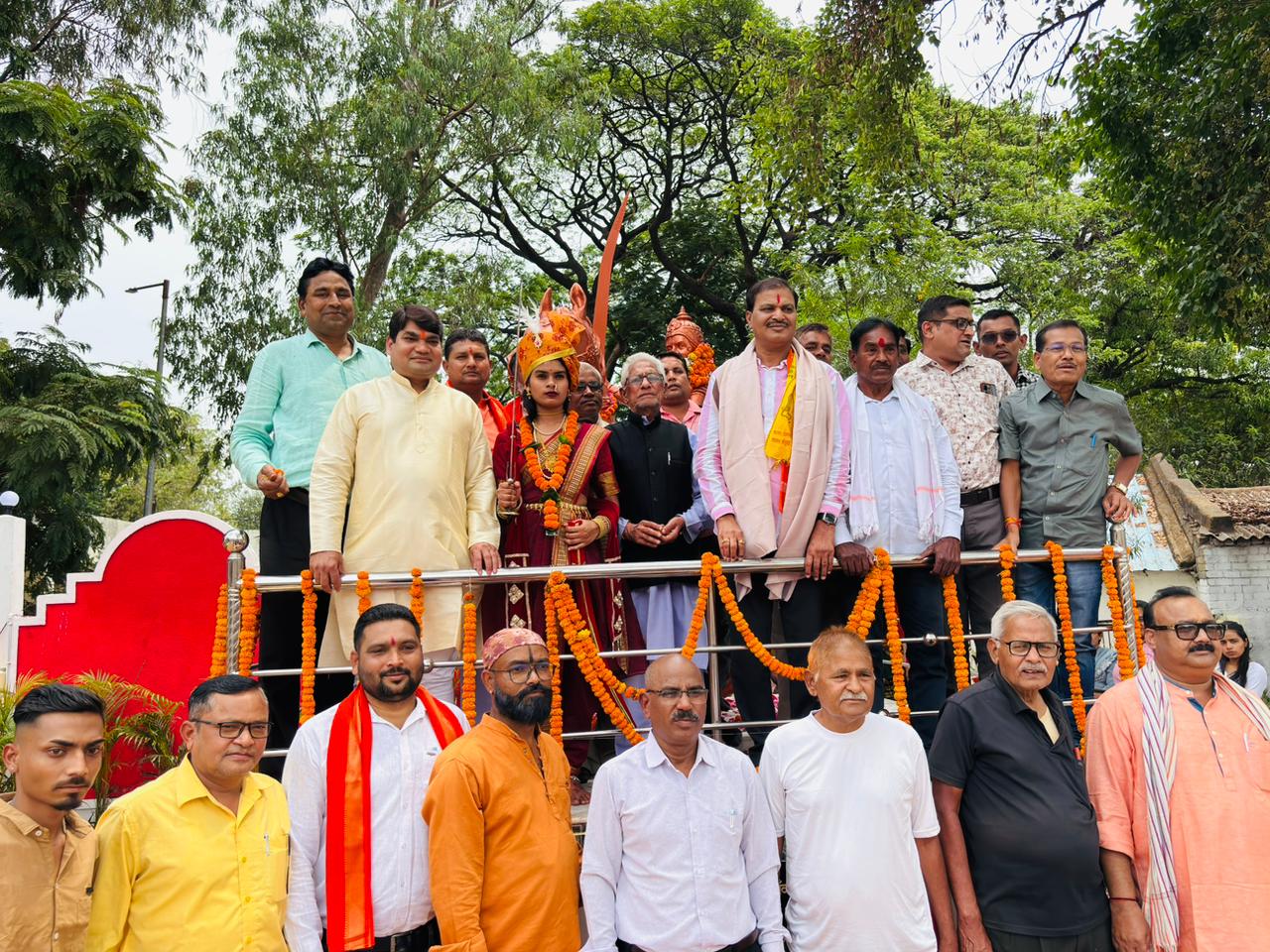 महापौर मधुसूदन यादव ने रानी अवंती बाई की प्रतिमा पर माल्यार्पण कर दी पुष्पांजलि