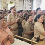 मां बम्लेश्वरी की आरती में पुलिस टीम ने भक्ति भाव का संदेश दिया