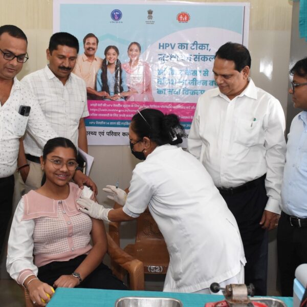 एचपीवी टीकाकरण का शुभारंभ, 23 किशोरी बालिकाओं को लगा वैक्सीन
