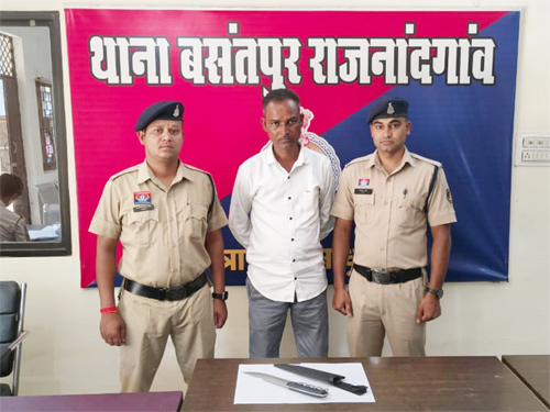 धारदार चाकू लेकर आम लोगों को डराने वाला आरोपी गिरफ्तार
