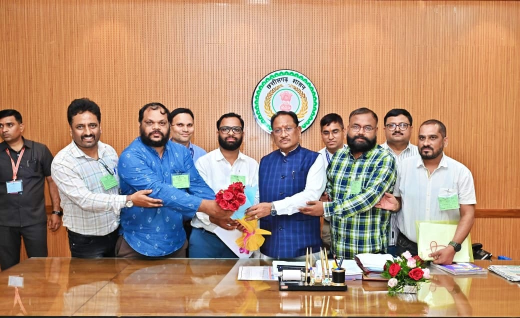 एनएचएम कर्मचारी संघ ने मुख्यमंत्री से की सौजन्य मुलाकात, लंबित मांगों के शीघ्र समाधान का दिया भरोसा