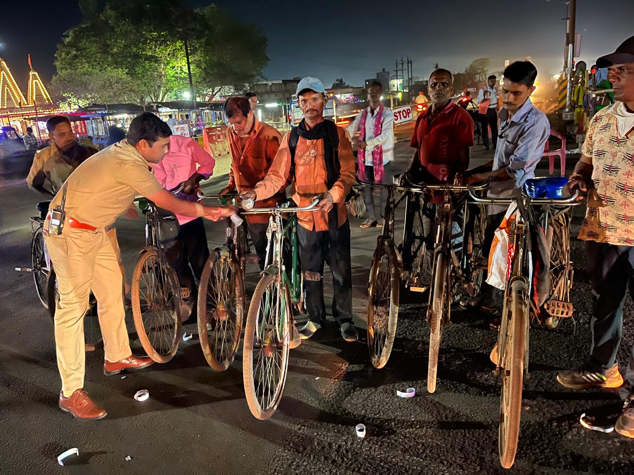 मॉडिफाइड सायलेंसर और काले शीशे वाले वाहनों पर यातायात पुलिस की कार्यवाही