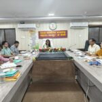 योजनाओं के क्रियान्वयन में लाएं तेजी, लक्ष्य अनुरूप करें कार्य : कलेक्टर तुलिका प्रजापति