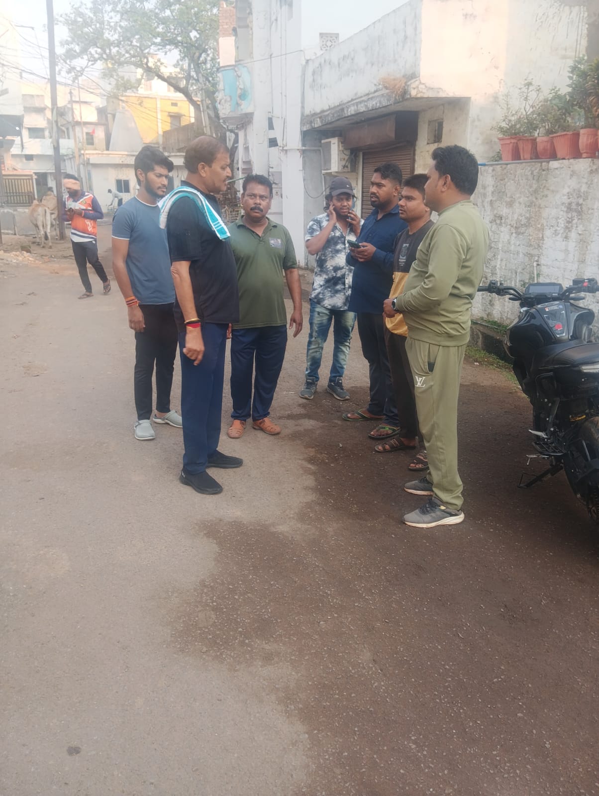 गंदे पानी की शिकायत पर महापौर पहुंचे नंदई, इंदिरा नगर और चौखड़िया पारा, पाइप लाइन जांच के निर्देश