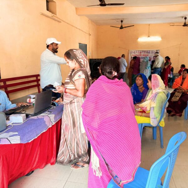 बसंतपुर में महतारी वंदन योजना के लिए लगा ई-केवाईसी शिविर, बड़ी संख्या में उमड़ीं महिलाएं