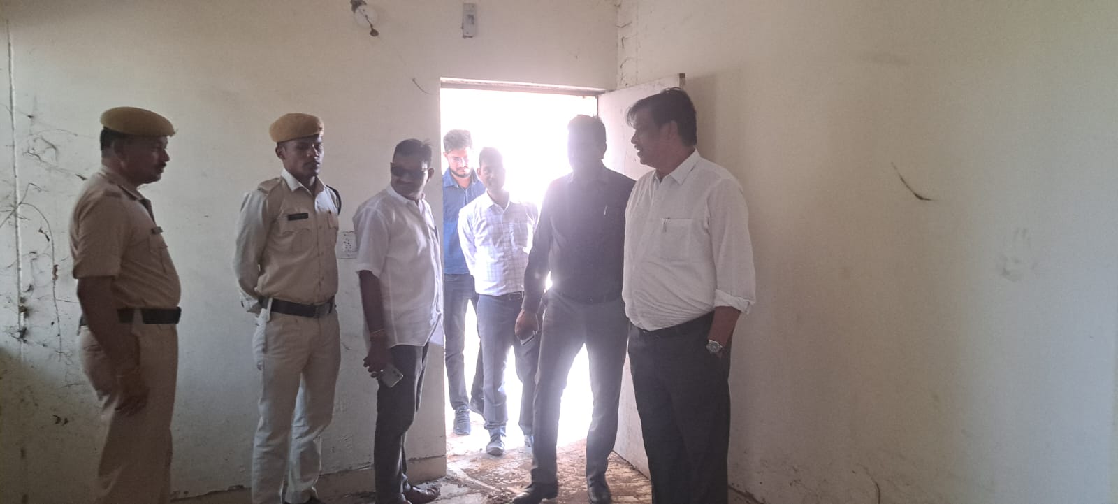 प्रधानमंत्री आवास योजना : पेण्ड्री में बहुमंजिला आवासों का निरीक्षण, गरीब परिवारों को आवास लेने प्रेरित