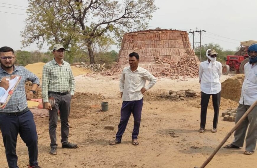 प्रशासनिक दबिश : माहुलझोपड़ी में अवैध ईंट भट्टे पर चला&hellip;