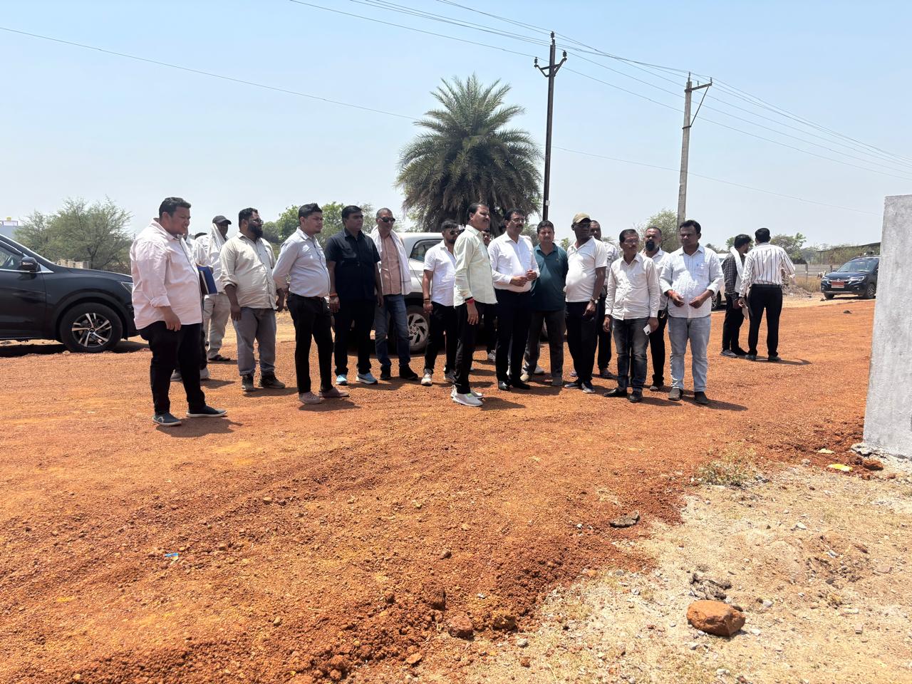 महापौर मधुसूदन यादव ने यातायात नगर और मेडिकल कालेज रोड निर्माण कार्य का किया निरीक्षण