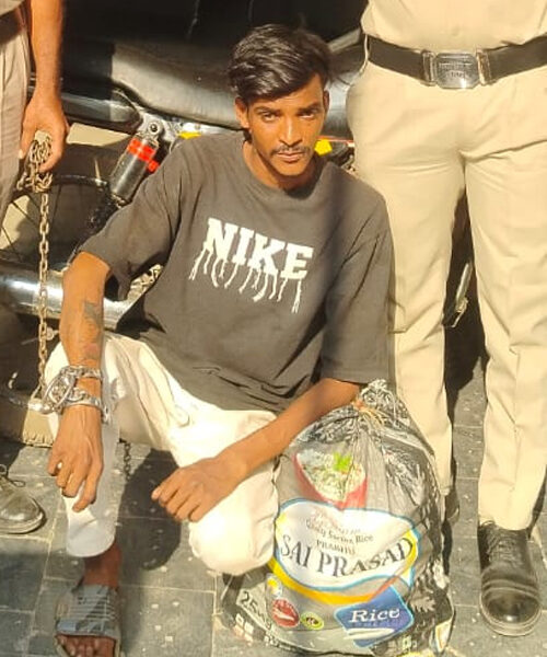 डोंगरगढ़ का आदतन कोचिया शराब के साथ गिरफ्तार, बाइक भी जब्त