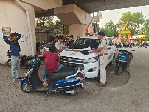 यातायात नियमों का उल्लंघन बर्दाश्त नहीं, पुलिस ने सख्त कार्रवाई&hellip;