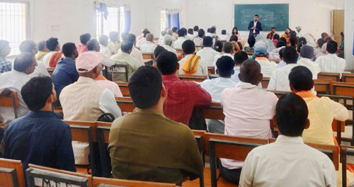 कलेक्टर ने सरपंचों के साथ की बैठक, विकास कार्यों में तेजी लाने दिए निर्देश