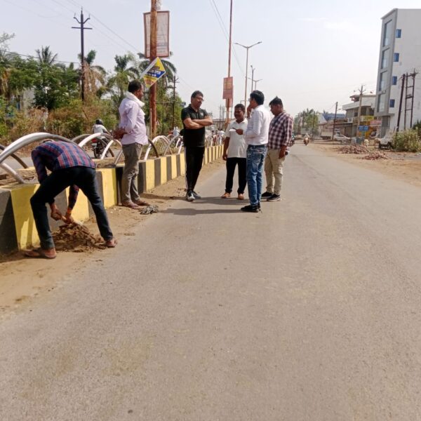 साफ-सफाई के साथ निर्माणाधीन एसटीपी का आयुक्त ने किया निरीक्षण, मोहारा एनीकट में जलस्तर की ली जानकारी