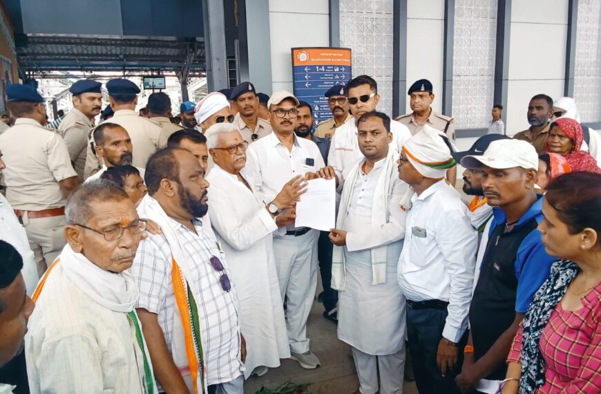 अधूरे अंडरब्रिज पर कांग्रेस नेता आसिफ का आंदोलन, रेलवे प्रशासन&hellip;