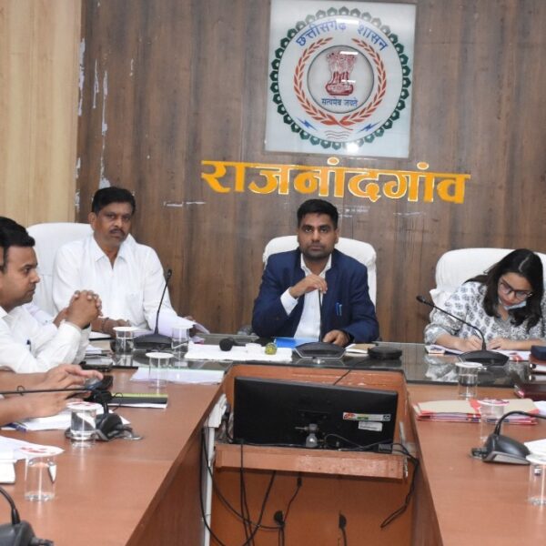 सड़क सुरक्षा को लेकर सख्त निर्देश, नियम तोड़ने वालों पर होगी चालानी कार्रवाई : कलेक्टर