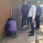 जिला अस्पताल परिसर में बड़ी कार्रवाई : 11 साल से किराया न देने पर दुकान सील, आवंटन होगा निरस्त