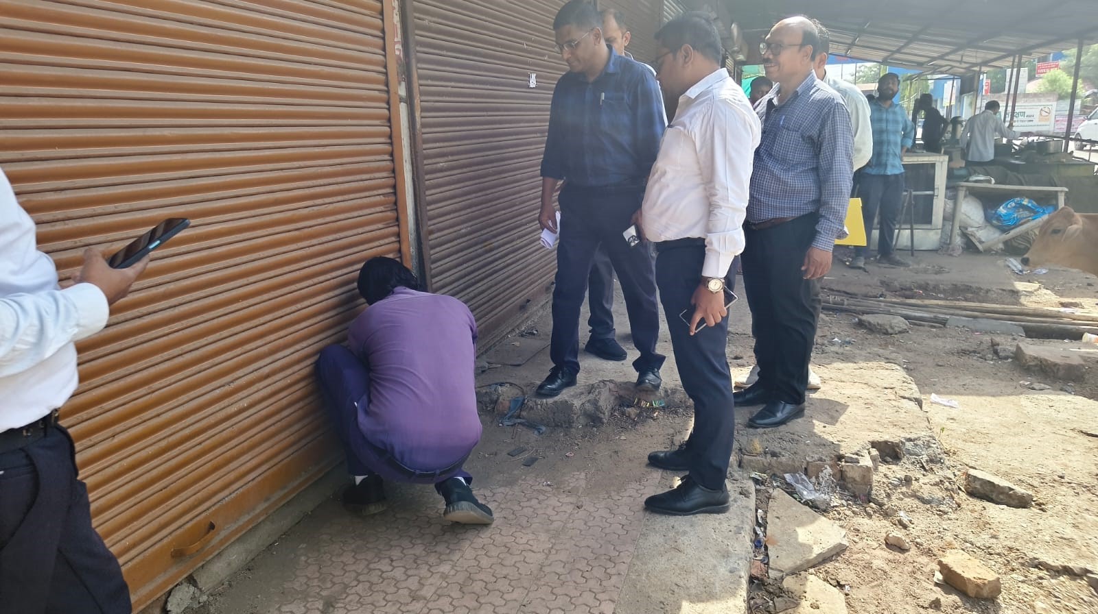 जिला अस्पताल परिसर में बड़ी कार्रवाई : 11 साल से किराया न देने पर दुकान सील, आवंटन होगा निरस्त