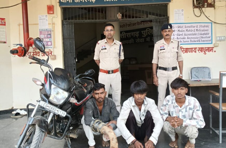 खेत से मोटर पंप चुराने वाले तीन शातिर चोर गिरफ्तार,&hellip;