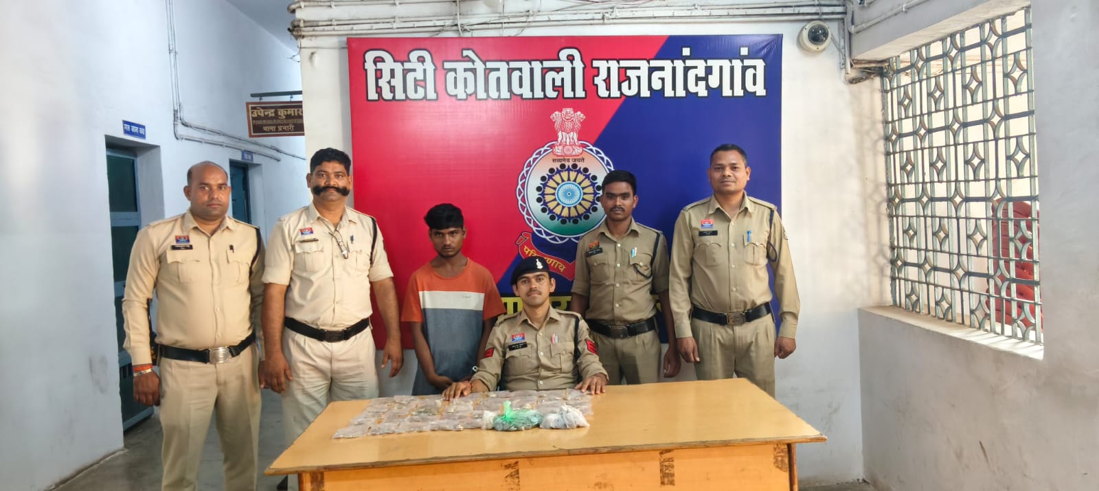 पतंजलि स्टोर्स में चोरी करने वाला आरोपी चंद घंटों में गिरफ्तार, नकदी समेत दबोचा
