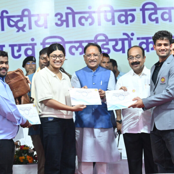 मुख्यमंत्री विष्णुदेव साय ने खिलाड़ियों का बढ़ाया उत्साह : 2036 पौधों के रोपण से ओलंपिक मेजबानी के संकल्प को दी नई ऊर्जा