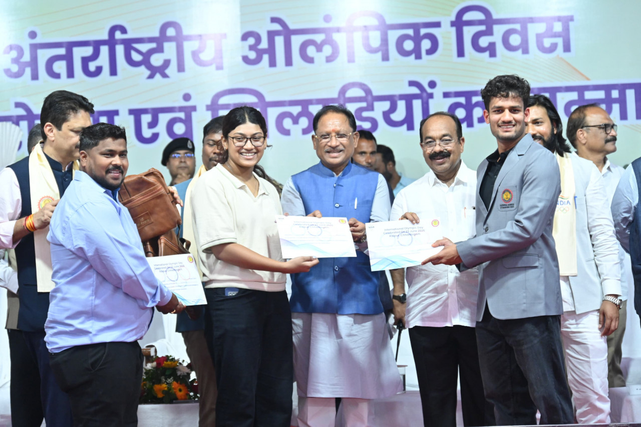 मुख्यमंत्री विष्णुदेव साय ने खिलाड़ियों का बढ़ाया उत्साह : 2036 पौधों के रोपण से ओलंपिक मेजबानी के संकल्प को दी नई ऊर्जा