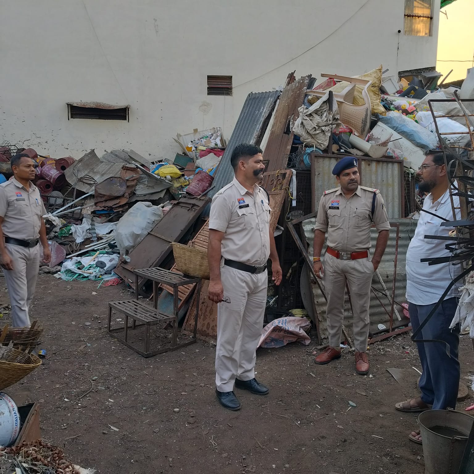 कबाड़ी दुकानों में कोतवाली पुलिस की आकस्मिक जांच, चोरी का सामान नहीं मिला