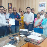 कर्मचारियों ने लंबित मांगों को लेकर सौंपा ज्ञापन, महंगाई भत्ता सहित कई मुद्दों पर की कार्रवाई की मांग