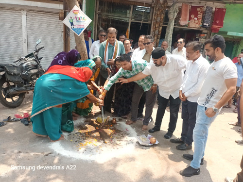 वार्ड-16 के तुलसीपुर में 25 लाख की लागत से बनेगा नाला, महापौर ने किया भूमिपूजन
