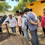 वार्ड 15 में निरीक्षण पर निकले महापौर : गंदगी देख बिफरे, कुएं की सफाई व पंप सुधारने के निर्देश