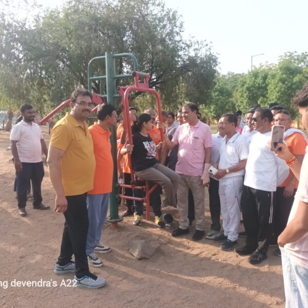 मस्ती की पाठशाला में गूंजा उत्साह, पारंपरिक खेलों और जुम्बा डांस का बच्चों ने लिया आनंद