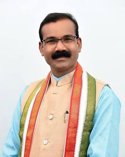पीसीसी चीफ की दौड़ में गुंडरदेही विधायक कुंवर सिंह निषाद का नाम उभरा, सादगी और संगठनात्मक अनुभव बन सकता है प्लस पॉइंट