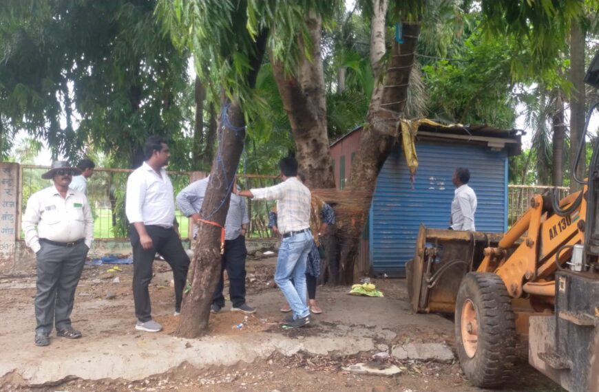 अतिक्रमण पर निगम का डंडा : नेहरू उद्यान के पास&hellip;