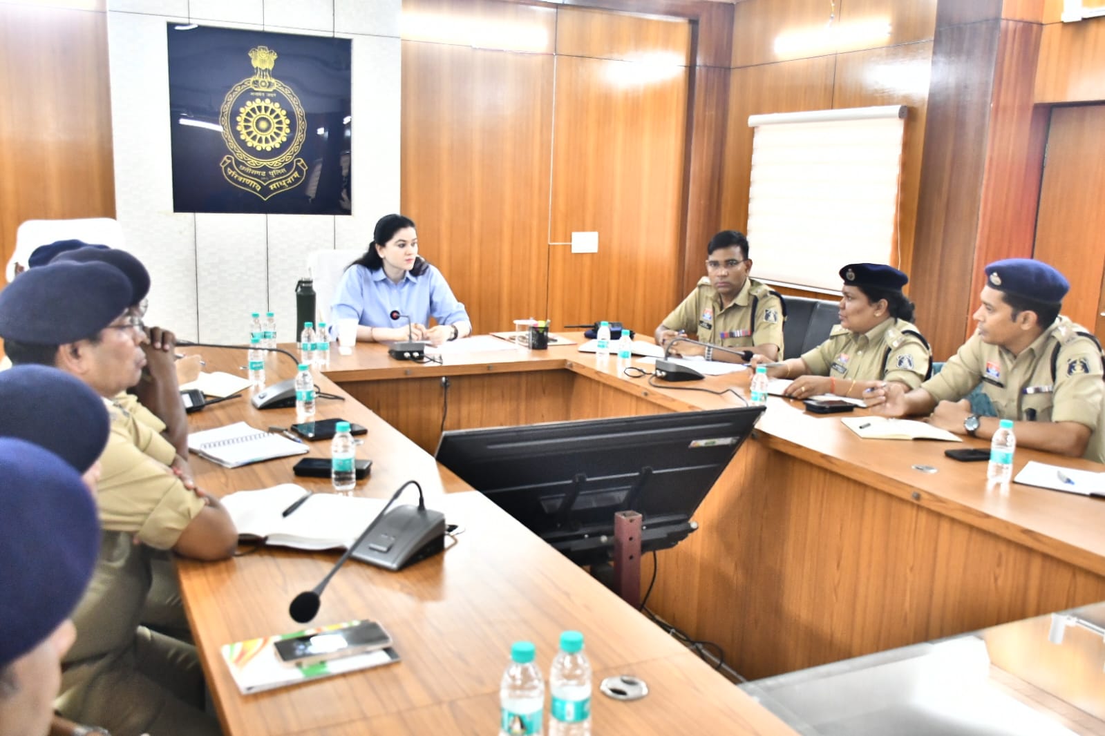 विजिबल पुलिसिंग पर जोर : एसपी अंकिता शर्मा ने ली मैदानी अफसरों की क्लास, कहा- बीट सिस्टम मजबूत करें, पुराने केस जल्द निपटाएं