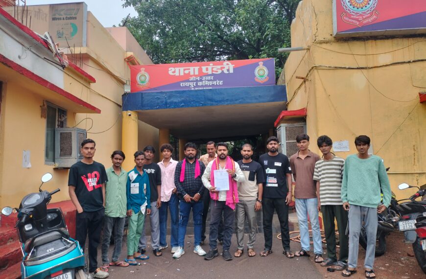 पंडरी मोवा थाना पहुंचे जोगी कांग्रेस नेता शमसुल, फर्जी चरित्र&hellip;