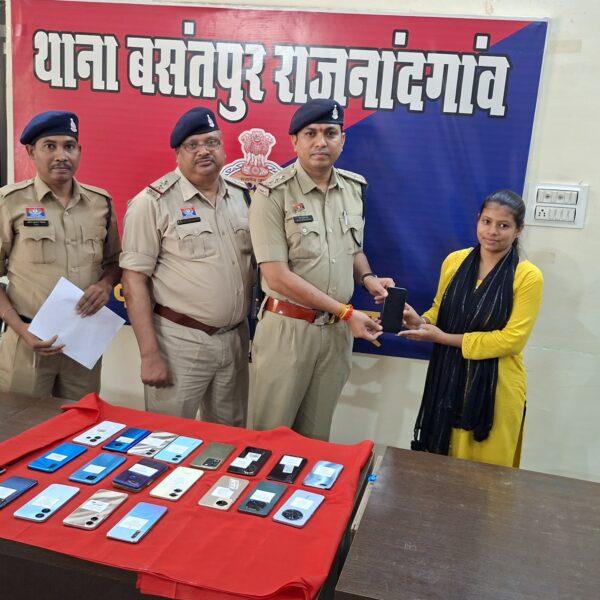 बसंतपुर पुलिस ने बरामद किए 25 गुम मोबाइल, मालिकों के चेहरे पर लौटी मुस्कान